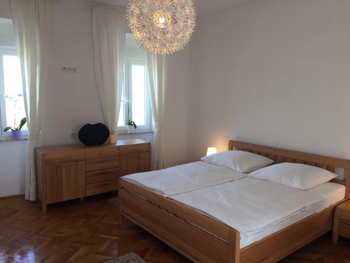 Central House Nona Crikvenica Exterior photo